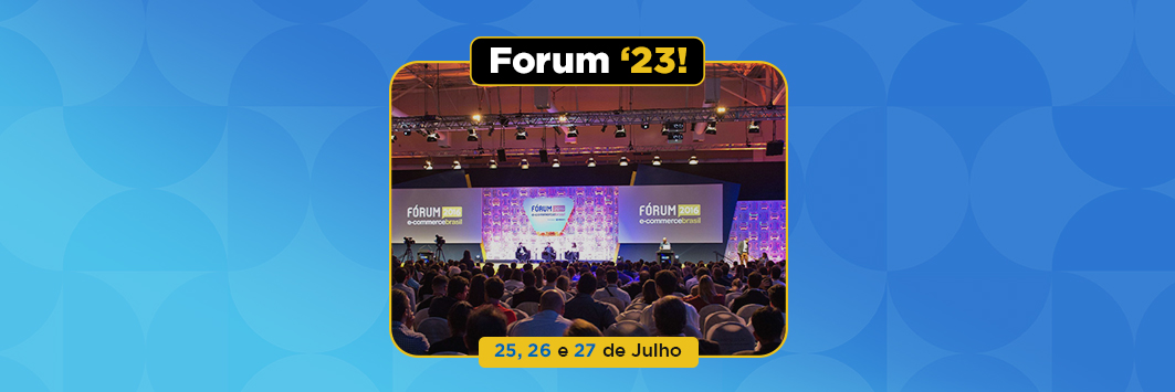 Plateia e palco de uma palestra no Fòrum E-commerce Brasil